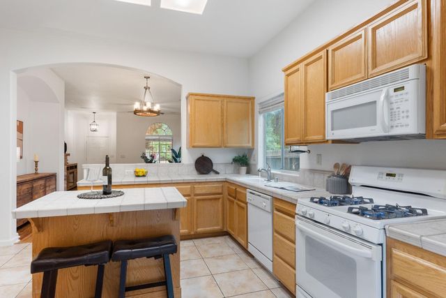 209 Wildflower Dr, Roseville, CA 95678