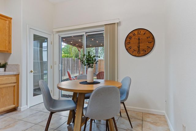 209 Wildflower Dr, Roseville, CA 95678