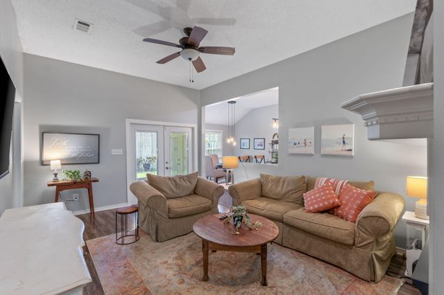 1942 Woodcrest Ridge 2, Fort Walton Beach, FL 32547