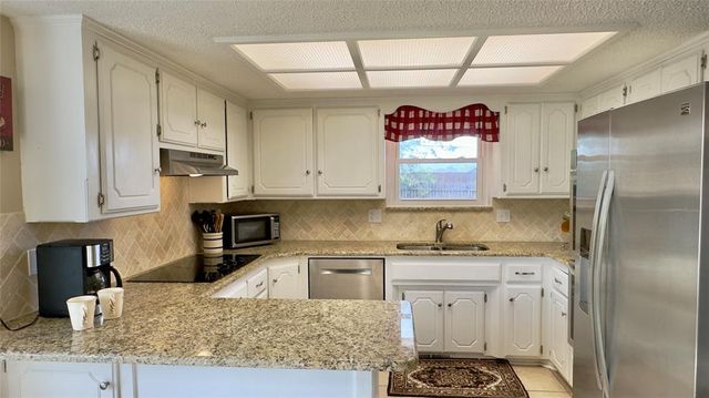 1821 Edinburg Drive, Yukon, OK 73099