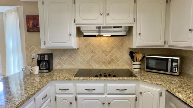 1821 Edinburg Drive, Yukon, OK 73099