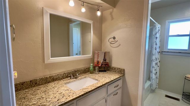 1821 Edinburg Drive, Yukon, OK 73099