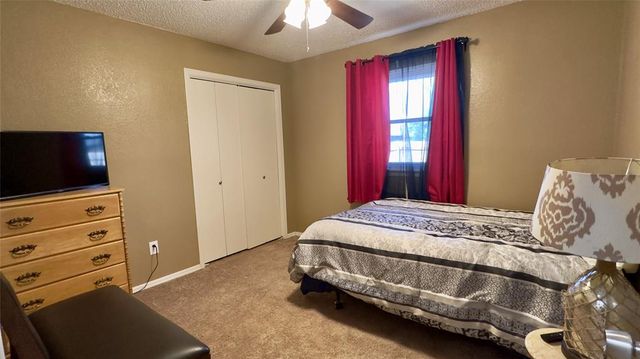 1821 Edinburg Drive, Yukon, OK 73099