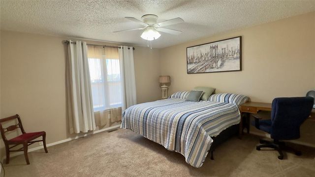 1821 Edinburg Drive, Yukon, OK 73099