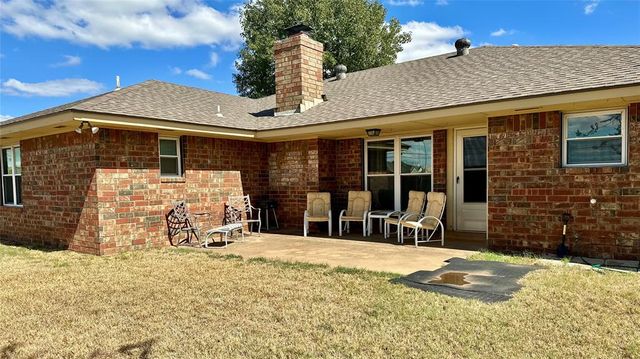 1821 Edinburg Drive, Yukon, OK 73099