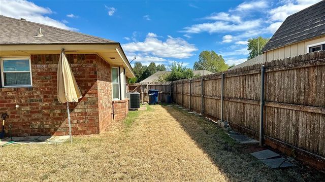 1821 Edinburg Drive, Yukon, OK 73099