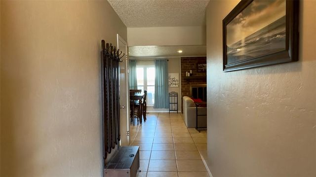 1821 Edinburg Drive, Yukon, OK 73099