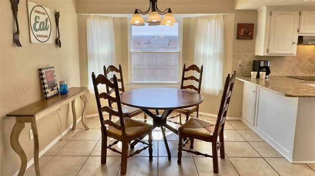 1821 Edinburg Drive, Yukon, OK 73099