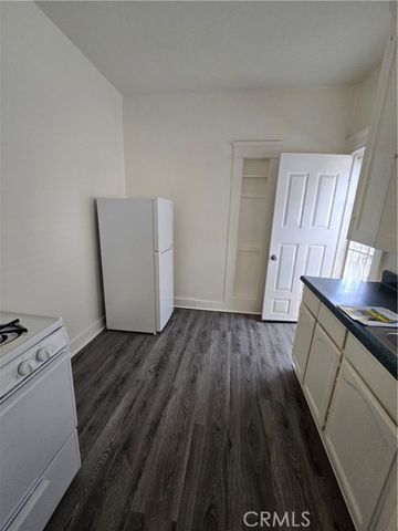 551 W 10th Street 3, Long Beach, CA 90813