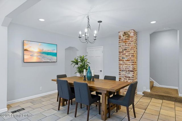 11805 Cedardale Rd, Anchorage, KY 40223