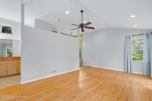 11805 Cedardale Rd, Anchorage, KY 40223