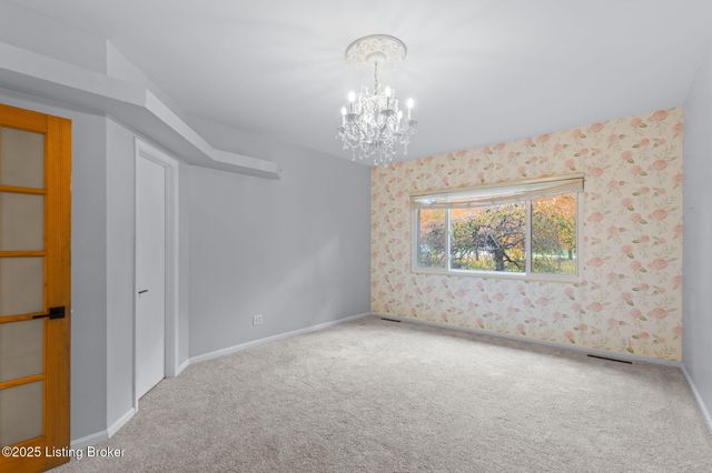 11805 Cedardale Rd, Anchorage, KY 40223