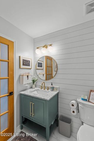 11805 Cedardale Rd, Anchorage, KY 40223