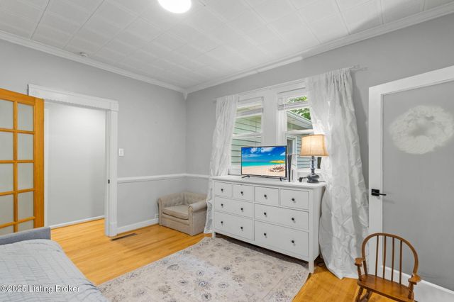 11805 Cedardale Rd, Anchorage, KY 40223