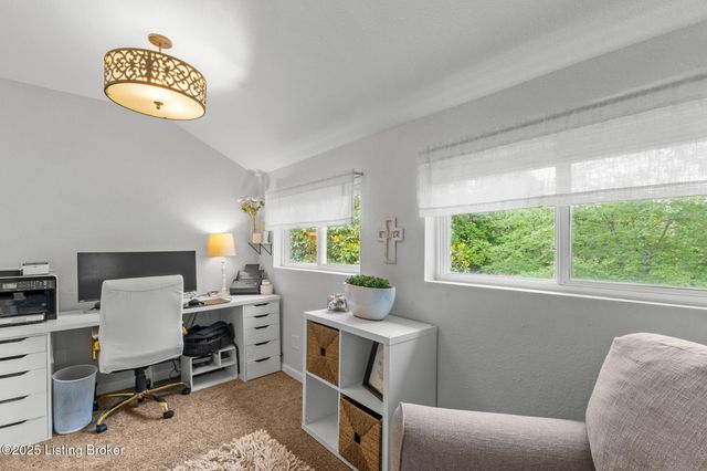 11805 Cedardale Rd, Anchorage, KY 40223