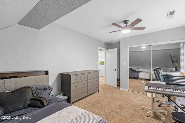 11805 Cedardale Rd, Anchorage, KY 40223