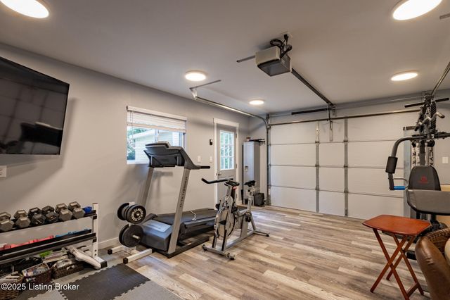 11805 Cedardale Rd, Anchorage, KY 40223