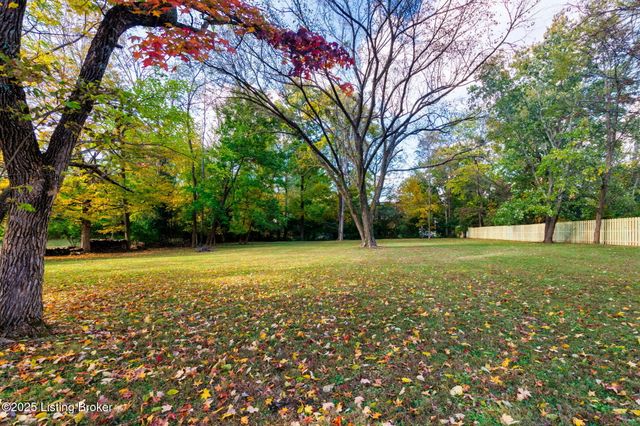 11805 Cedardale Rd, Anchorage, KY 40223