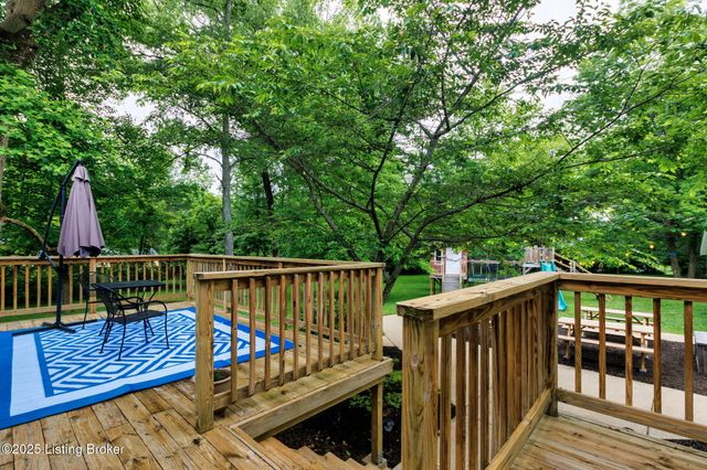 11805 Cedardale Rd, Anchorage, KY 40223