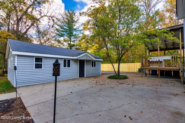 11805 Cedardale Rd, Anchorage, KY 40223