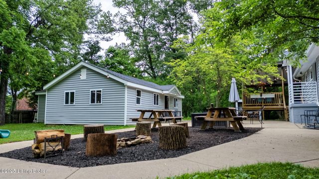 11805 Cedardale Rd, Anchorage, KY 40223