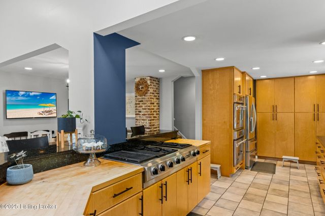 11805 Cedardale Rd, Anchorage, KY 40223