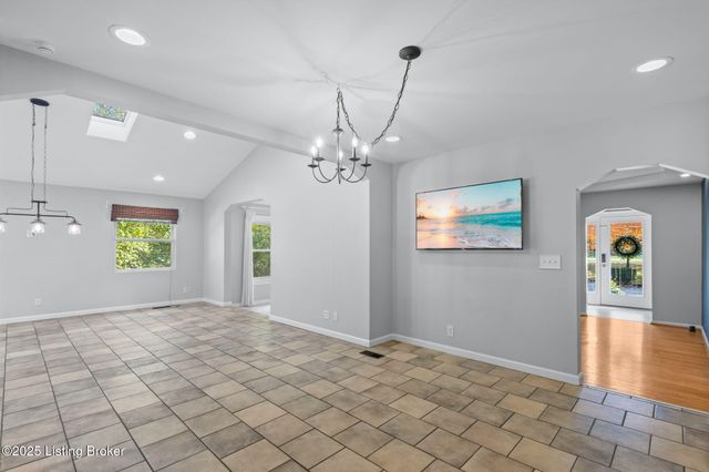 11805 Cedardale Rd, Anchorage, KY 40223