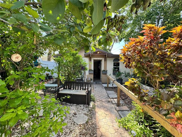 2735 20TH STREET N, St Petersburg, FL 33713