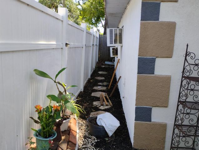 2735 20TH STREET N, St Petersburg, FL 33713