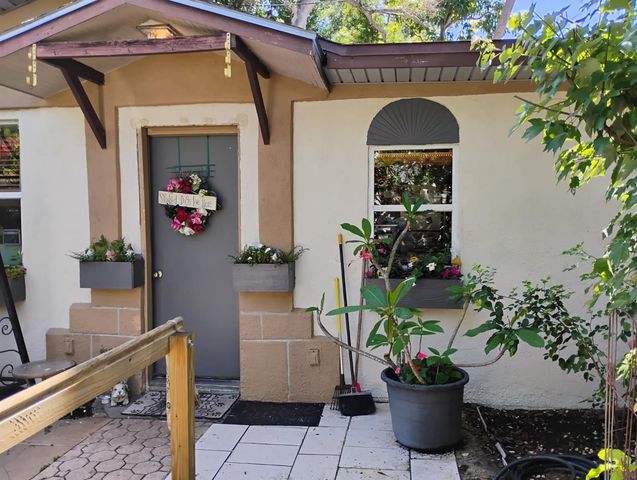 2735 20TH STREET N, St Petersburg, FL 33713