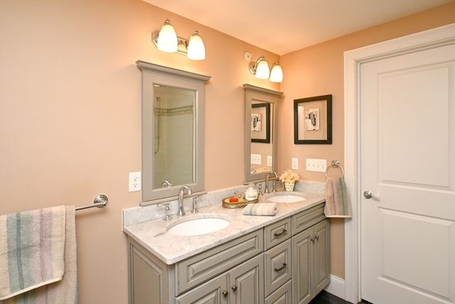 60 Harding St C, Medfield, MA 02052