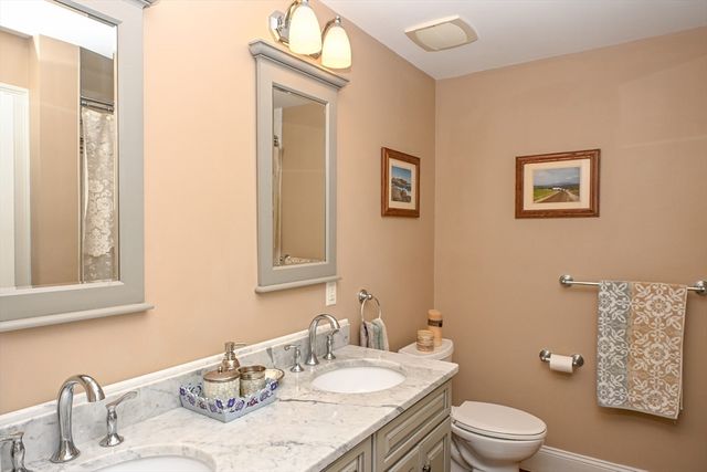 60 Harding St C, Medfield, MA 02052