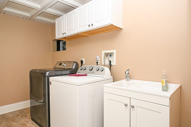 60 Harding St C, Medfield, MA 02052