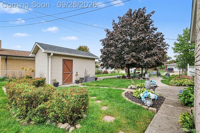 32200 Whitley Circle, Warren, MI 48088