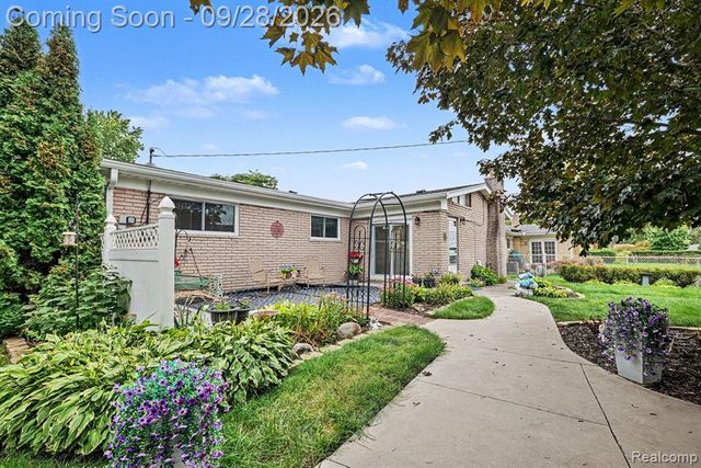 32200 Whitley Circle, Warren, MI 48088