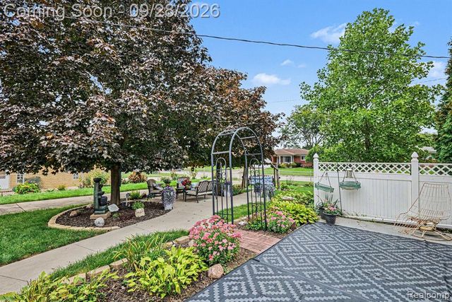 32200 Whitley Circle, Warren, MI 48088