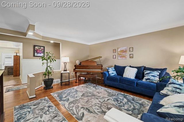 32200 Whitley Circle, Warren, MI 48088