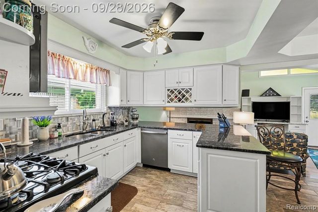 32200 Whitley Circle, Warren, MI 48088