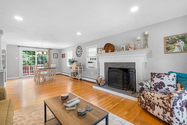 35 Oakmeadow Ln, Methuen, MA 01844