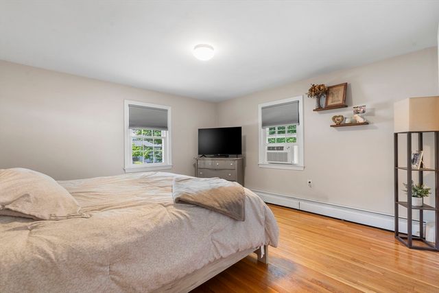 35 Oakmeadow Ln, Methuen, MA 01844
