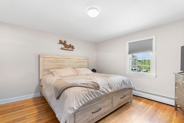 35 Oakmeadow Ln, Methuen, MA 01844