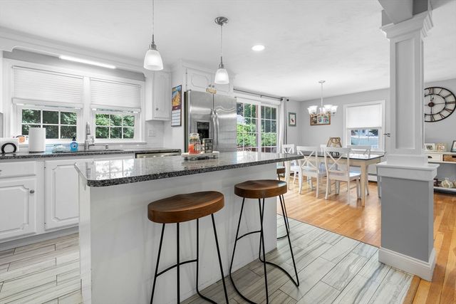35 Oakmeadow Ln, Methuen, MA 01844