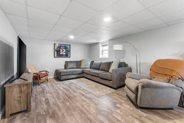 35 Oakmeadow Ln, Methuen, MA 01844