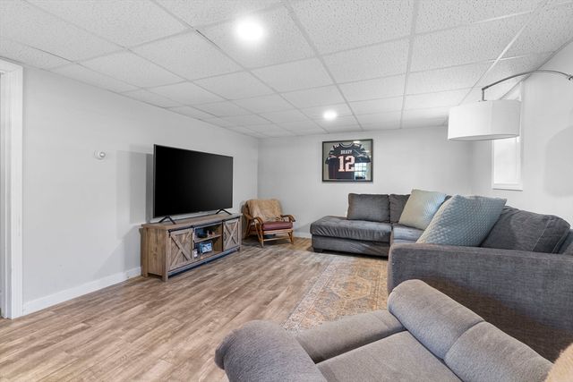 35 Oakmeadow Ln, Methuen, MA 01844