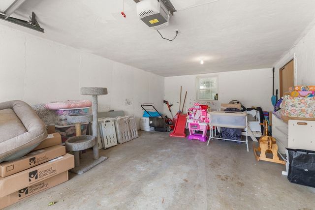 35 Oakmeadow Ln, Methuen, MA 01844