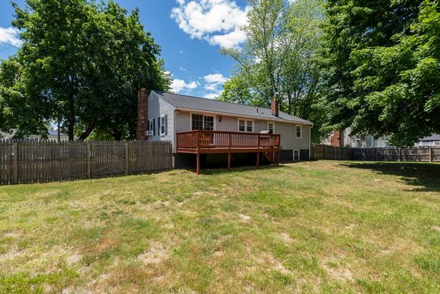 35 Oakmeadow Ln, Methuen, MA 01844