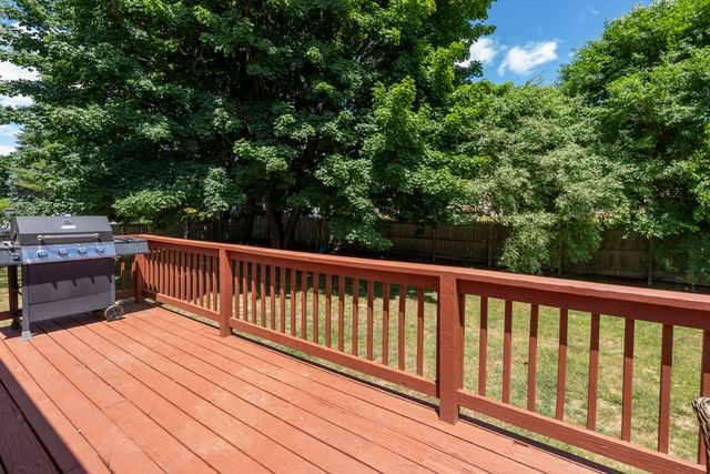 35 Oakmeadow Ln, Methuen, MA 01844