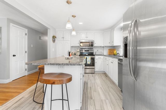 35 Oakmeadow Ln, Methuen, MA 01844