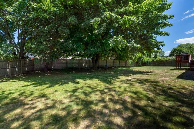 35 Oakmeadow Ln, Methuen, MA 01844