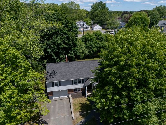 35 Oakmeadow Ln, Methuen, MA 01844